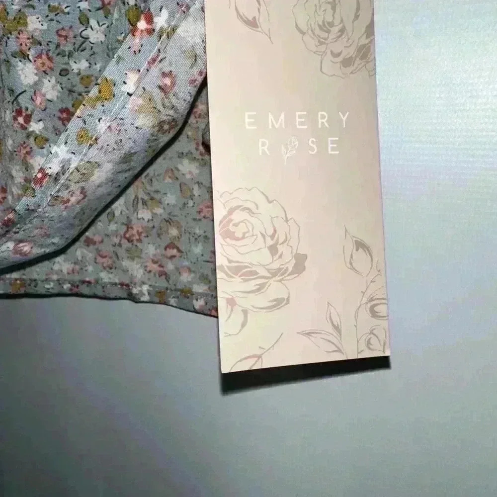 NWT! Emery Rose Floral Blouse - Size S - for Woman - Picture 4 of 11